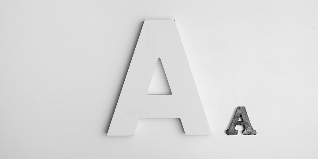 Der Buchstabe "A" in zwei verschiedenen Schriftgrößen.